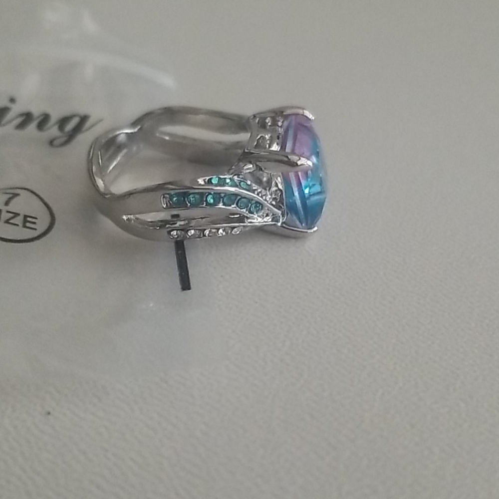 Beautiful Ring - Picture 2 of 4
